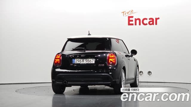 Mini Cooper 2022 — ფოტო 21/31