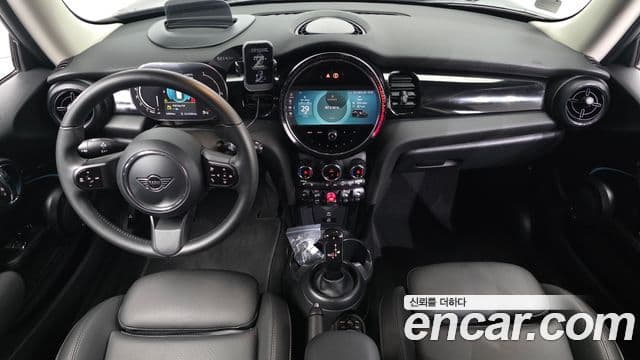 Mini Cooper 2022 — ფოტო 5/31