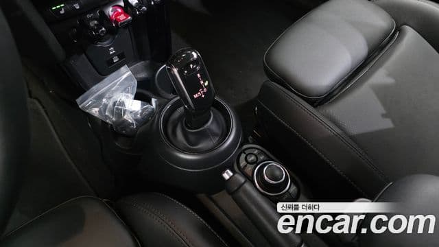 Mini Cooper 2022 — ფოტო 16/31