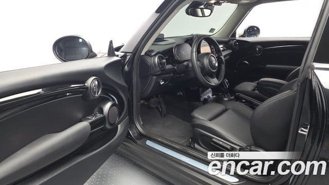 Mini Cooper 2022 — ფოტო 24/31