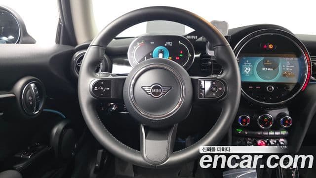Mini Cooper 2022 — ფოტო 30/31