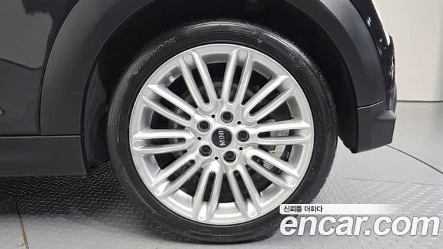 Mini Cooper 2022 — ფოტო 28/31
