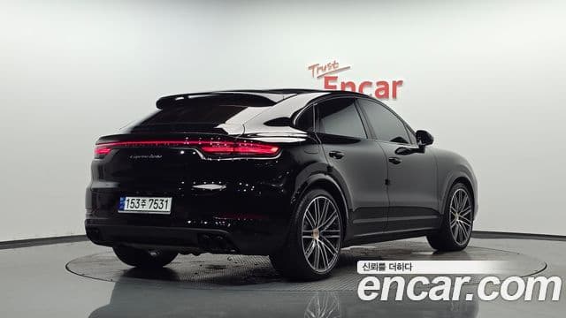 Porsche Cayenne 2023 — ფოტო 22/35