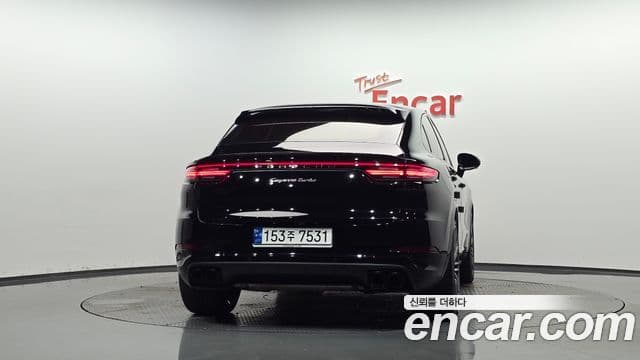 Porsche Cayenne 2023 — ფოტო 10/35