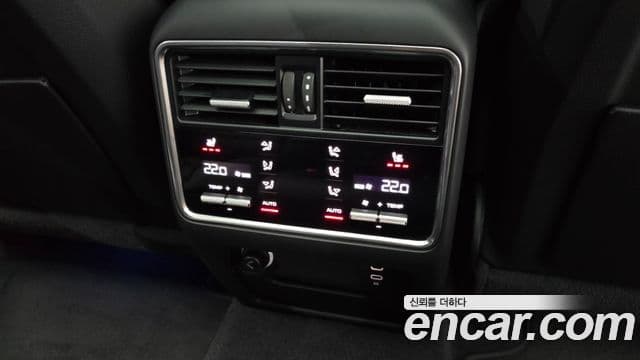 Porsche Cayenne 2023 — ფოტო 27/35