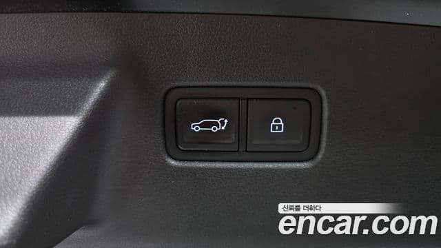 Hyundai Santa Fe 2023 — Şəkil 18/32
