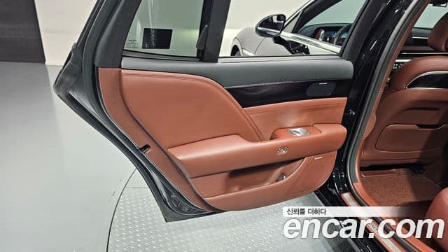 Genesis G90 2022 — ფოტო 17/31