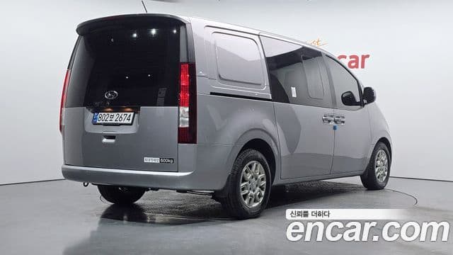 Hyundai Staria 2023 — Фото 2/20