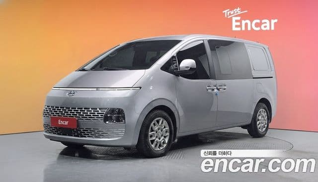 Hyundai Staria 2023 — Фото 1/20