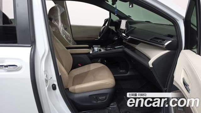 Toyota Sienna 2022 — Şəkil 11/37