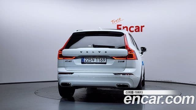 Volvo XC60 2018 — Фото 4/20