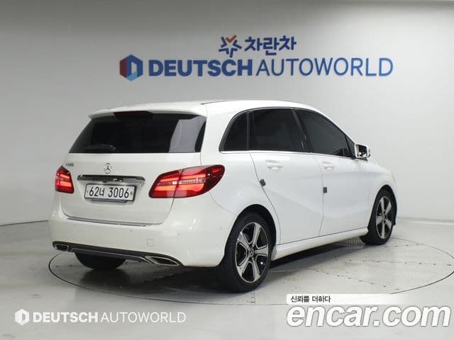 Mercedes-Benz B-Class 2018 — ფოტო 8/20
