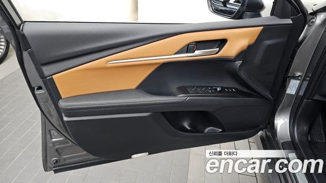Toyota Camry 2025 — ფოტო 29/33