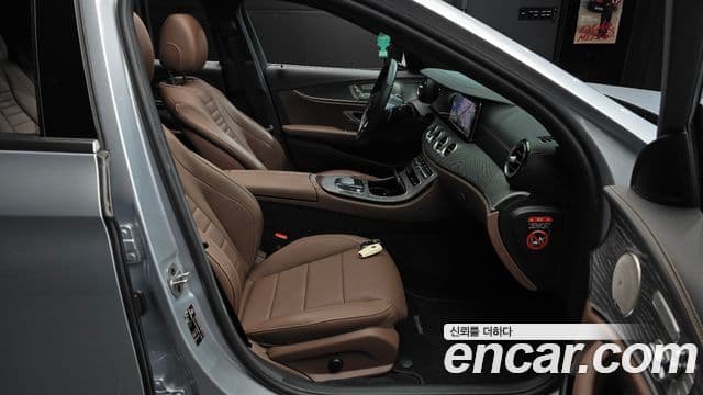 Mercedes-Benz E-Class 2023 — Şəkil 31/34