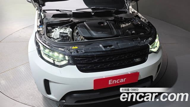 Land Rover Discovery 5 2019 — ფოტო 2/20