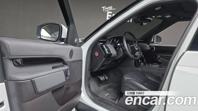 Land Rover Discovery 5 2019 — ფოტო 19/20