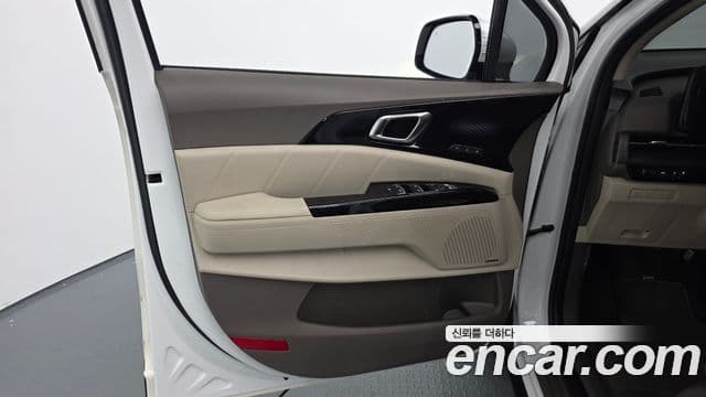 Kia Carnival 2021 — ფოტო 14/30