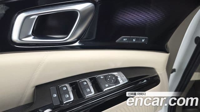 Kia Carnival 2021 — ფოტო 19/30