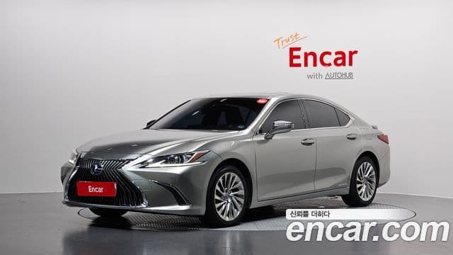 Lexus ES300h 2018 — Photo 3/20