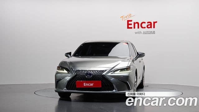 Lexus ES300h 2018 — Photo 16/20