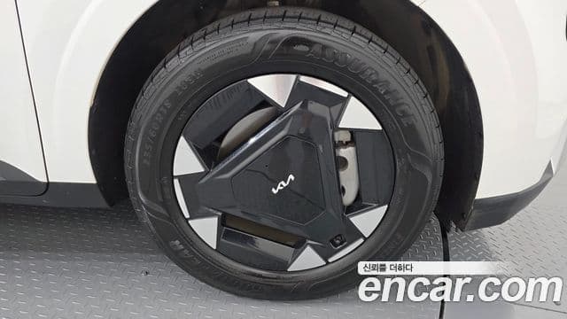 Kia Carnival 2024 — ფოტო 25/30