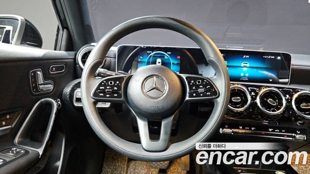 Mercedes-Benz A-Class 2019 — Фото 13/20