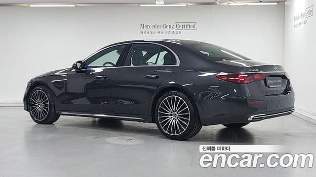 Mercedes-Benz E-Class 2025 — Photo 13/17