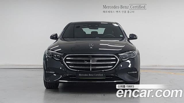 Mercedes-Benz E-Class 2025 — Photo 15/17