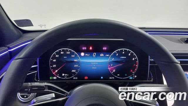 Mercedes-Benz E-Class 2025 — Photo 11/17