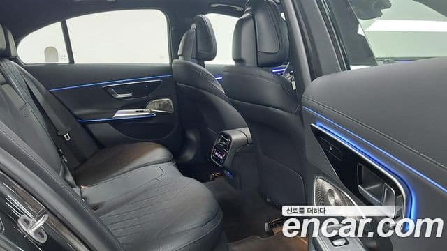 Mercedes-Benz E-Class 2025 — Photo 14/17