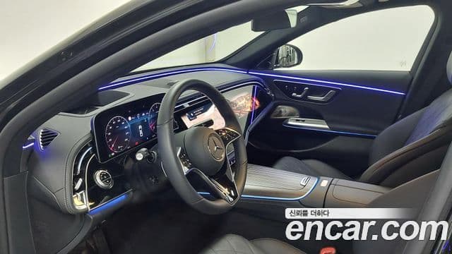 Mercedes-Benz E-Class 2025 — Photo 9/17