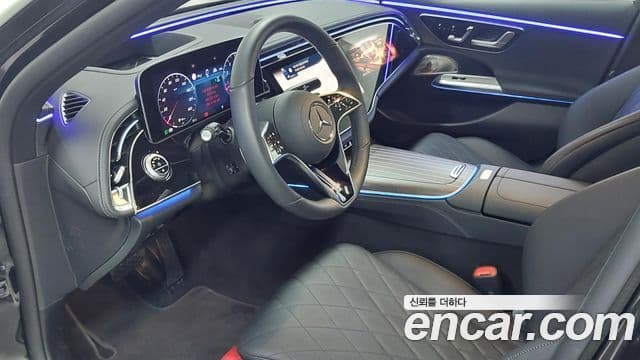 Mercedes-Benz E-Class 2025 — Photo 7/17