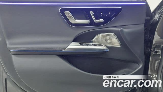 Mercedes-Benz E-Class 2025 — Photo 12/17