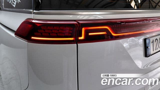 Kia Carnival 2022 — ფოტო 18/30
