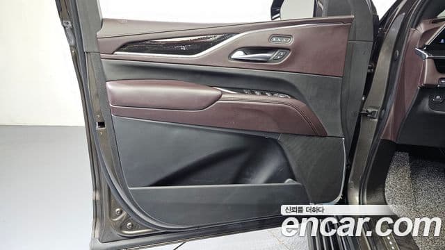 Cadillac Escalade 2021 — Şəkil 30/41