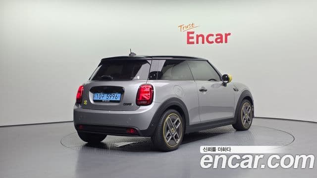 Mini Cooper Electric 2023 — ფოტო 5/20