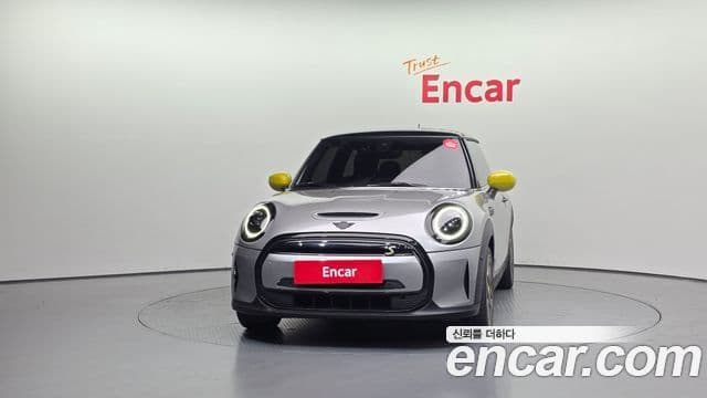 Mini Cooper Electric 2023 — ფოტო 11/20