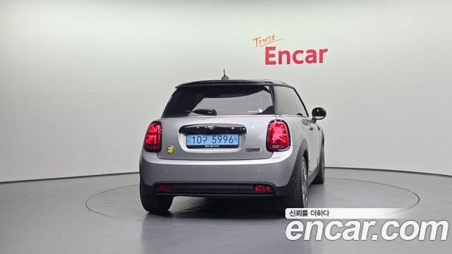 Mini Cooper Electric 2023 — ფოტო 7/20