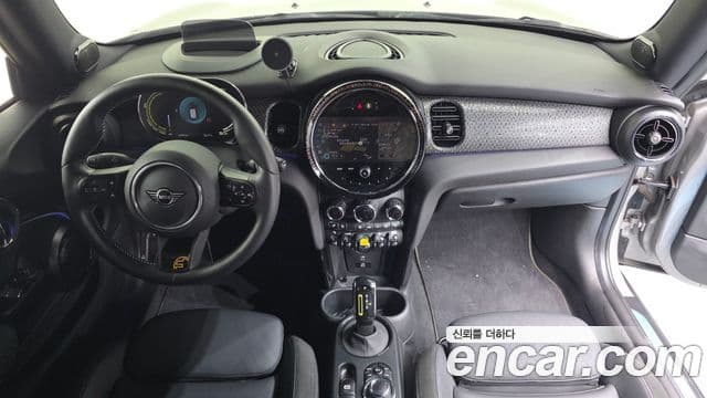Mini Cooper Electric 2023 — ფოტო 16/20