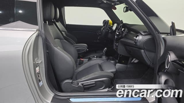 Mini Cooper Electric 2023 — ფოტო 13/20