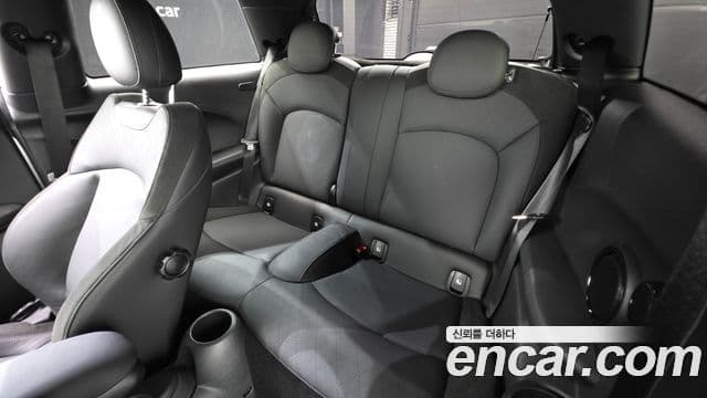 Mini Cooper Electric 2023 — ფოტო 18/20