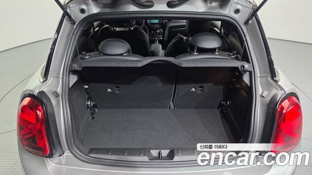 Mini Cooper Electric 2023 — ფოტო 20/20