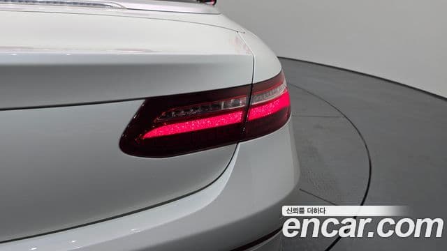 Mercedes-Benz E-Class 2018 — ფოტო 29/32