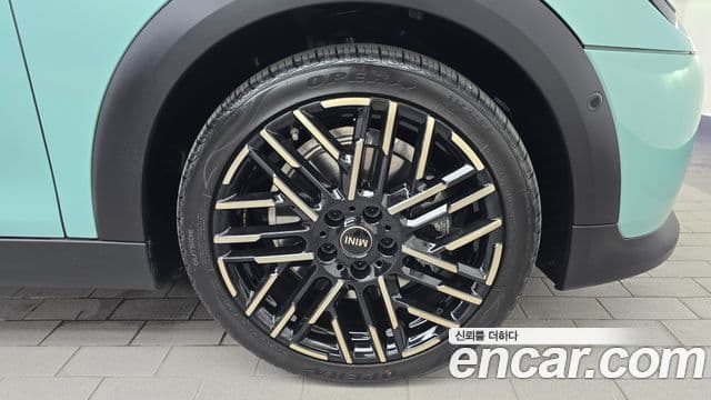 Mini Cooper S 2025 — Photo 16/31