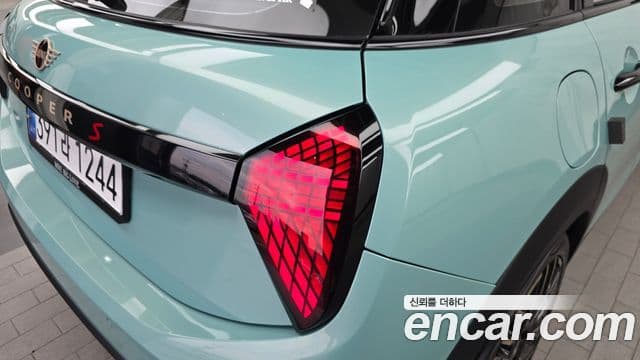 Mini Cooper S 2025 — Photo 21/31
