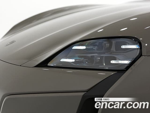 Porsche Taycan 2025 — ფოტო 14/20