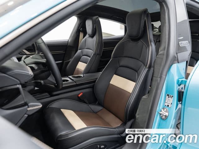 Porsche Taycan 2025 — Photo 13/19