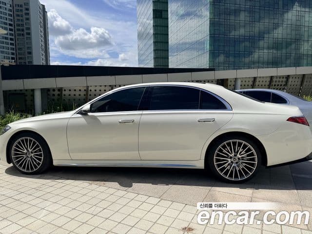Mercedes-Benz S-Class 2023 — Photo 9/12