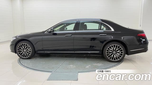 Mercedes-Benz S-Class 2025 — Photo 8/20