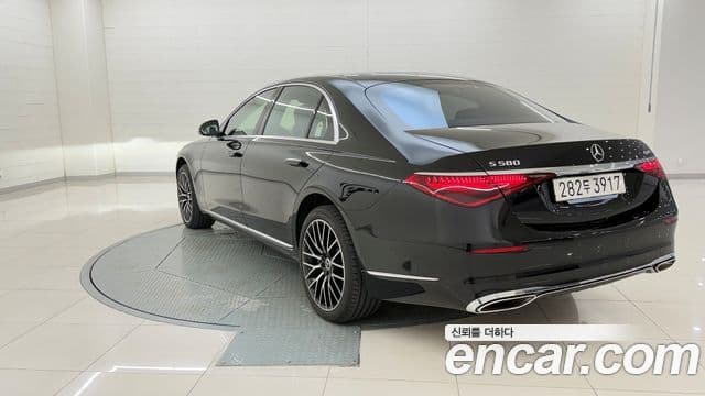Mercedes-Benz S-Class 2025 — Photo 9/20